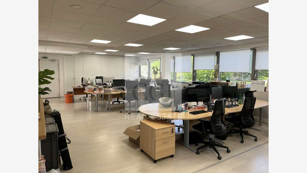 A louer bureaux de 218m² à Tassin-la-Demi-Lune