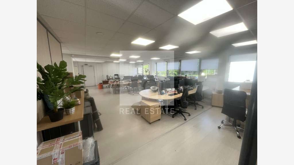 A louer bureaux de 218m² à Tassin-la-Demi-Lune