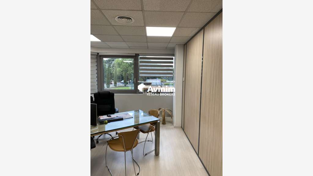 Vente confortables bureaux 218m² R+1 à Tassin !