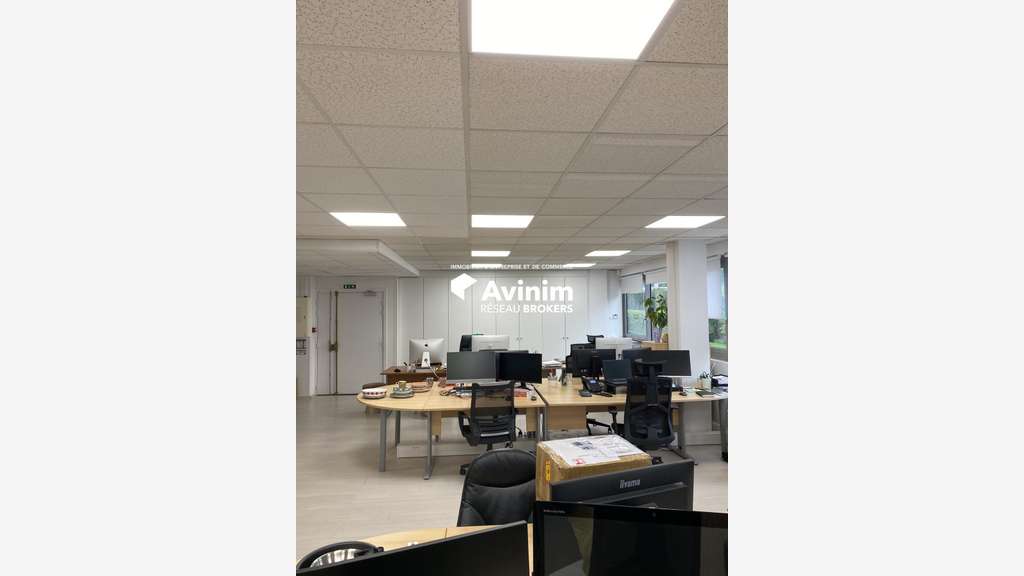 Vente confortables bureaux 218m² R+1 à Tassin !