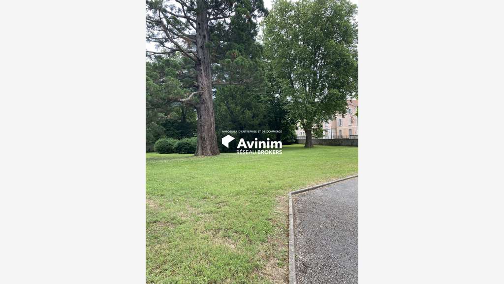 Vente confortables bureaux 218m² R+1 à Tassin !