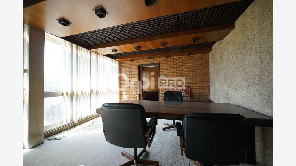 AV immeuble de bureaux 1000m² 4 niveaux à Ternay