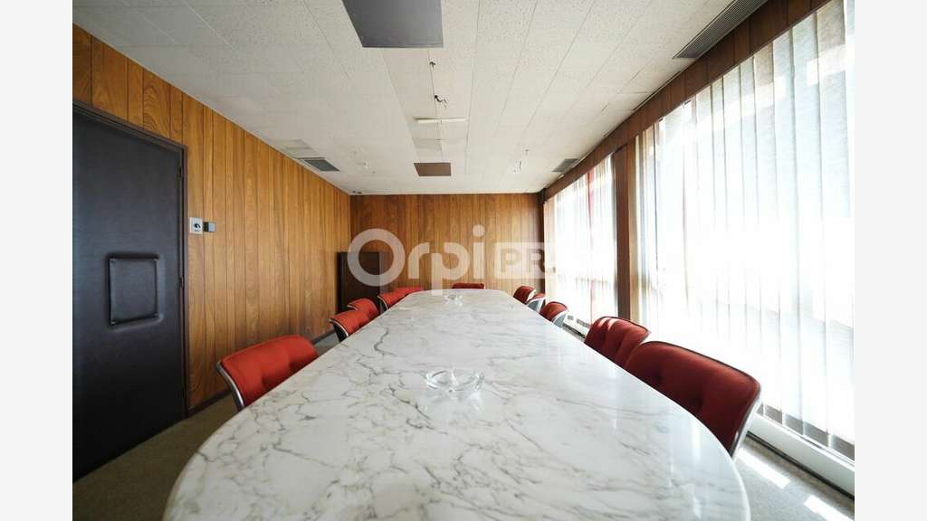AV immeuble de bureaux 1000m² 4 niveaux à Ternay