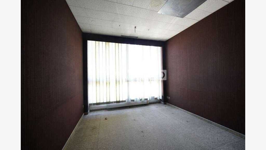 AV immeuble de bureaux 1000m² 4 niveaux à Ternay