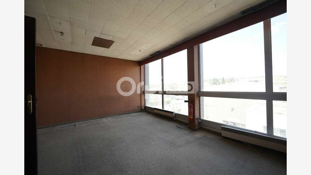 AV immeuble de bureaux 1000m² 4 niveaux à Ternay