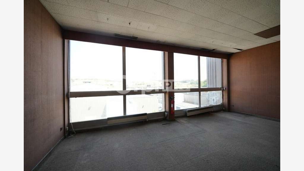 AV immeuble de bureaux 1000m² 4 niveaux à Ternay