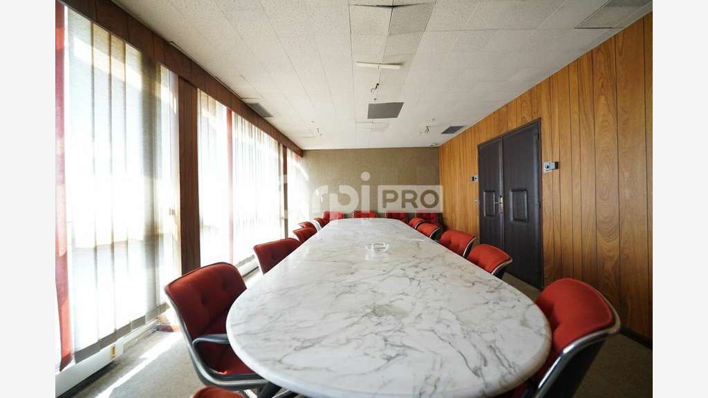 AV immeuble de bureaux 1000m² 4 niveaux à Ternay