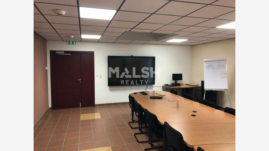 Bâtiment de bureaux indépendant en très bon état