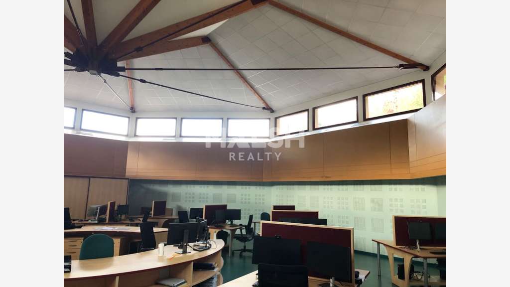 Bâtiment de bureaux indépendant en très bon état