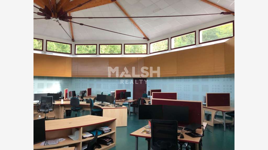 Bâtiment de bureaux indépendant en très bon état