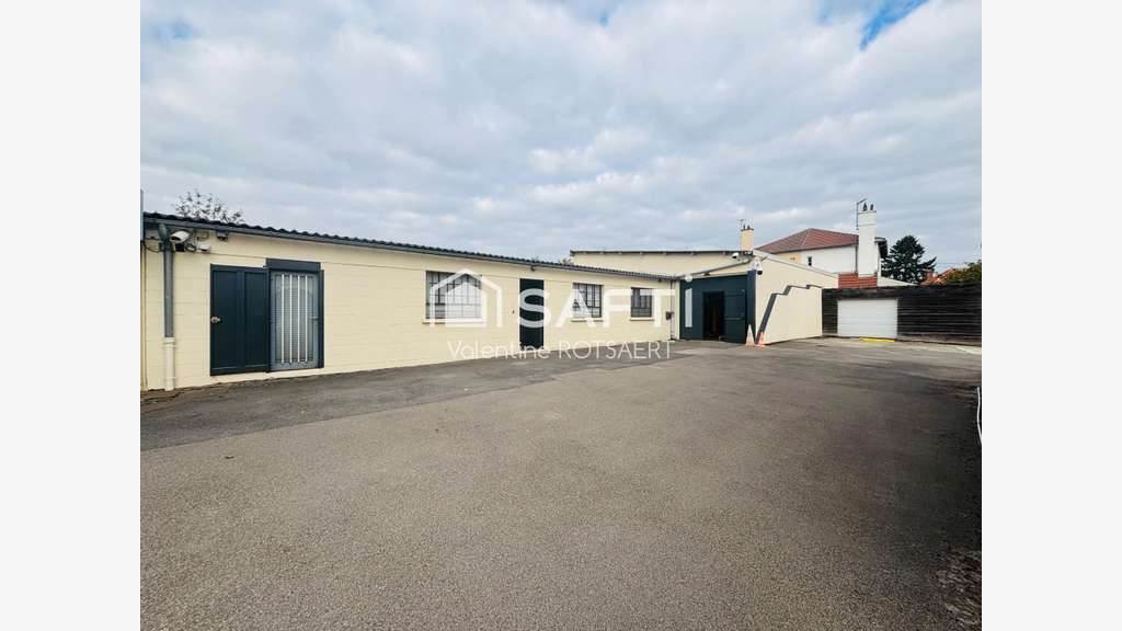 Bureaux avec ateliers et dépendances à Thourotte  