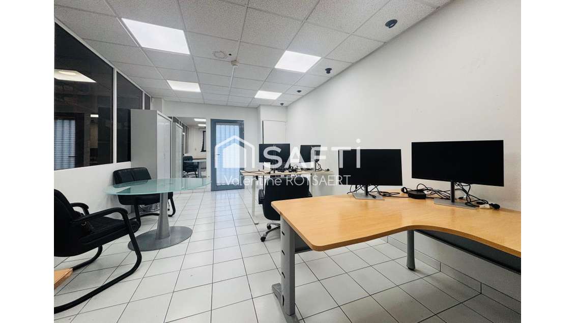 Bureaux avec ateliers et dépendances à Thourotte  