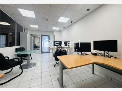 Bureaux avec ateliers et dépendances à Thourotte