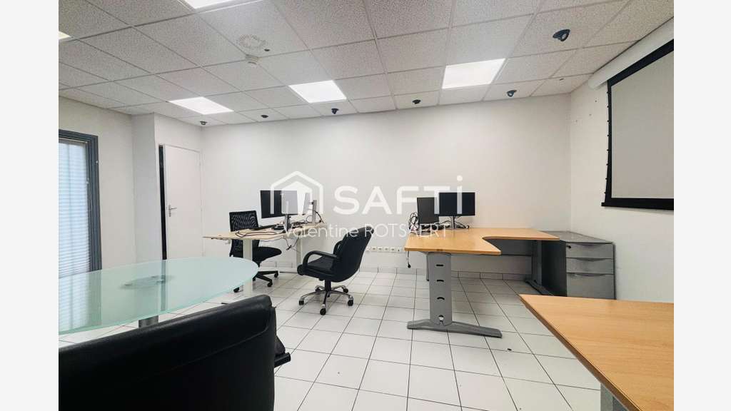 Bureaux avec ateliers et dépendances à Thourotte  