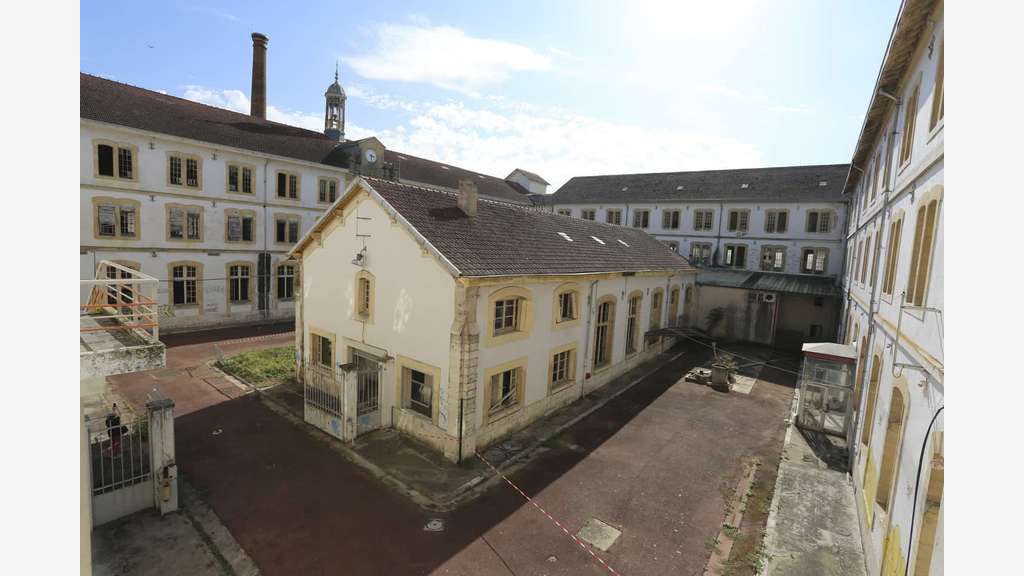 À vendre ou à louer – 48 000 m² de bureaux divi
