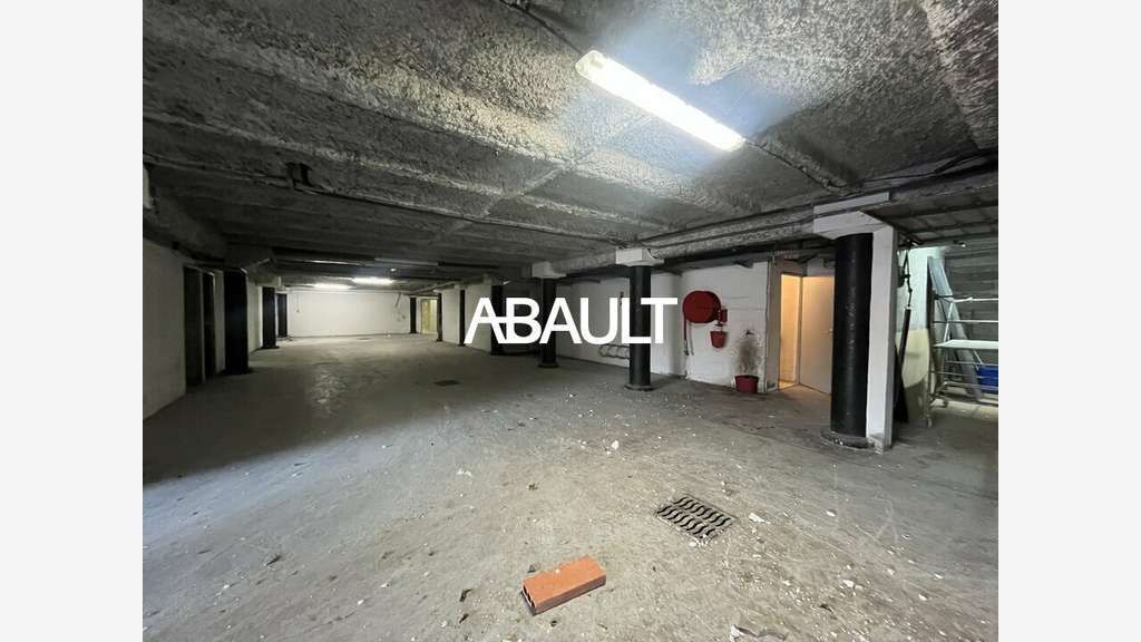 A vendre bureaux 2000m² loués à Toulouse Purpan