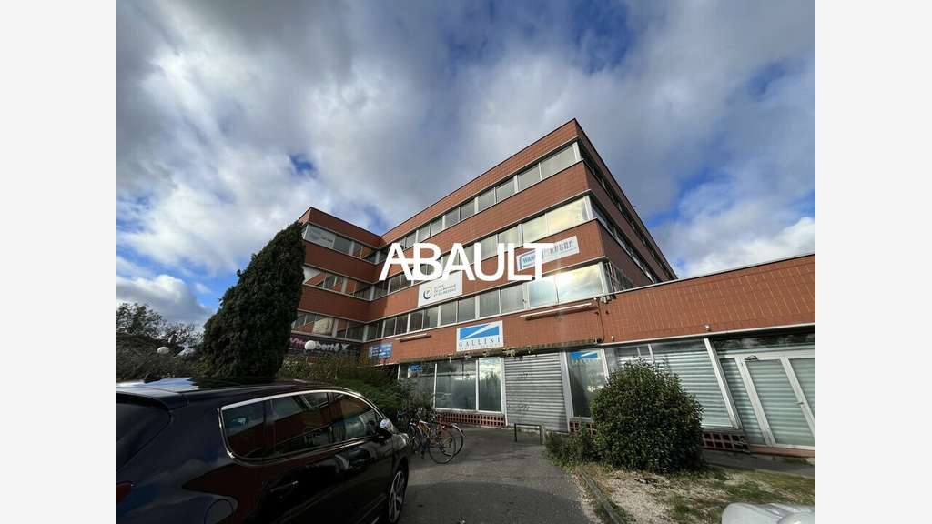 A vendre bureaux 2000m² loués à Toulouse Purpan