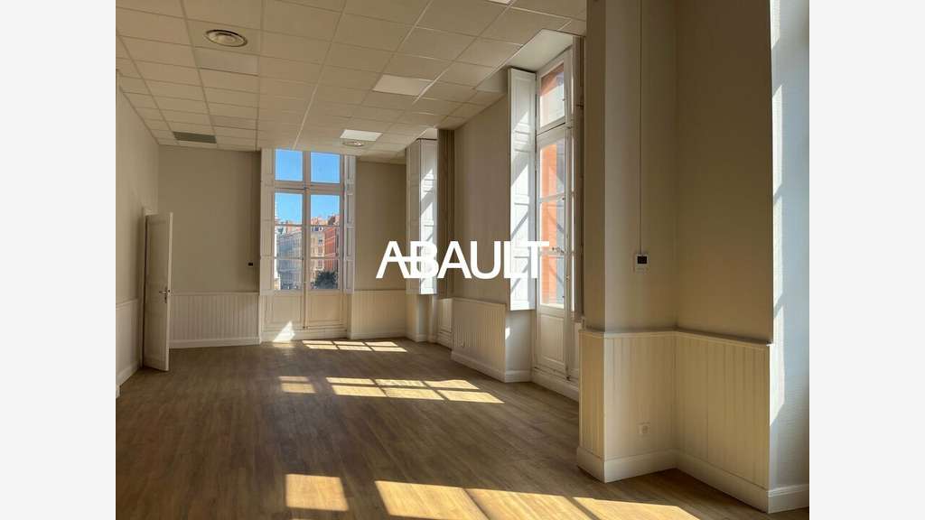Bureaux 200m² à vendre Toulouse place du Capitole