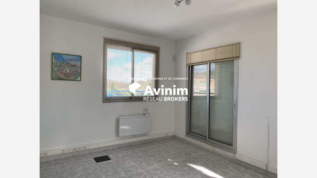 Vente bureaux 76m² à Tourrettes
