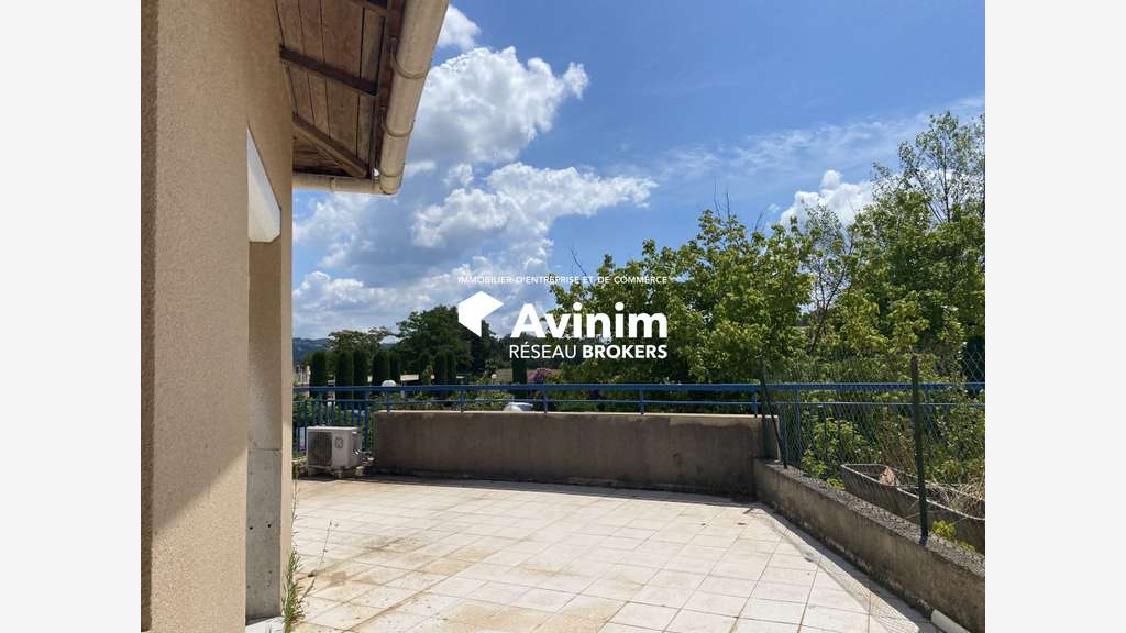 Vente bureaux 76m² à Tourrettes