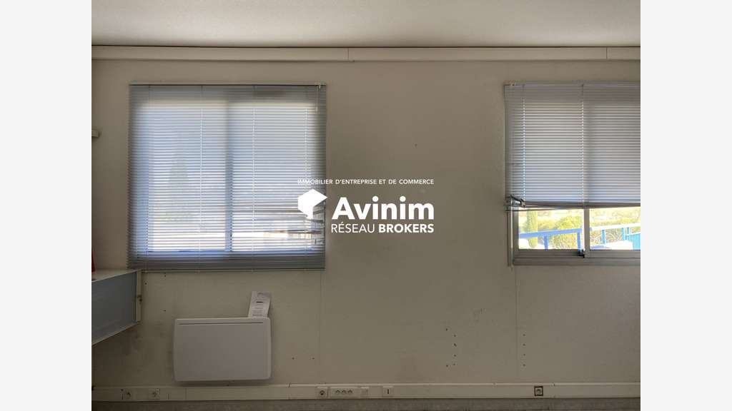 Vente bureaux 76m² à Tourrettes