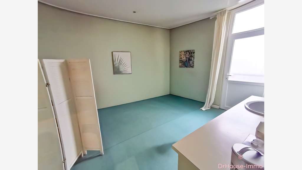 Locaux de 100m² + parkings à vendre à Tours