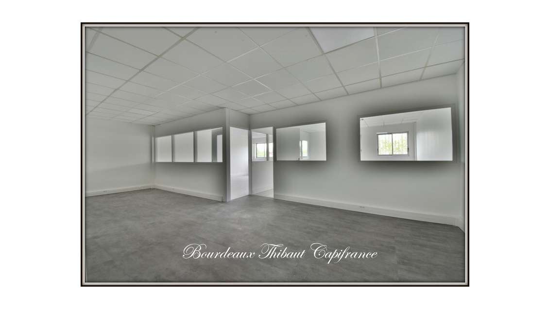 À vendre bureau rénové 65m² avec parking à Trappes