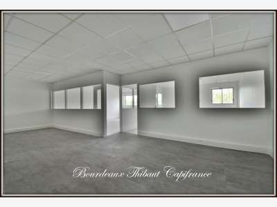 À vendre bureau rénové 65m² avec parking à Trappes