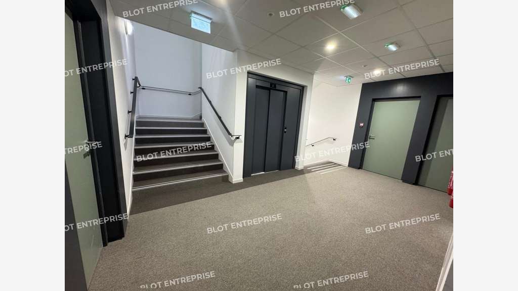 A vendre bureaux 647m² à Treillières Parc de Ragon