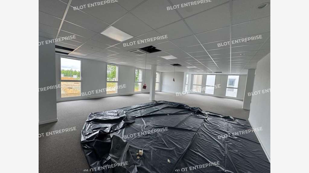 A vendre bureaux 647m² à Treillières Parc de Ragon