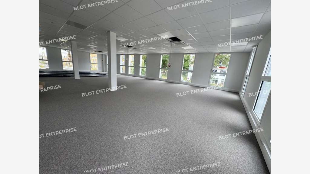 A vendre bureaux 1125m² Treillières Parc de Ragon