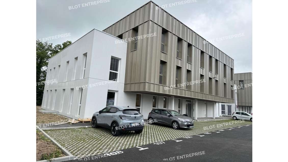 A vendre bureaux 1125m² Treillières Parc de Ragon