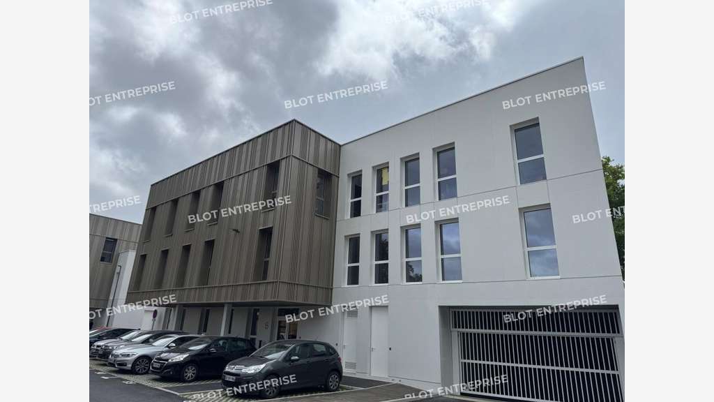 A vendre bureaux 1125m² Treillières Parc de Ragon