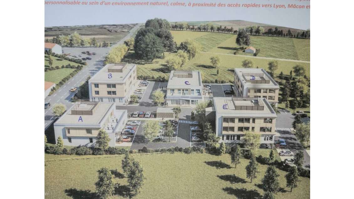 AV bureaux 194m² R+1 à Trévoux proches commodités