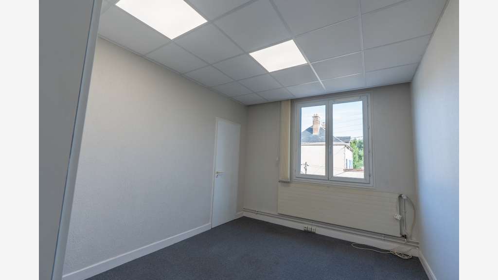 AV bureaux 100m² avec grenier aménageable Troyes