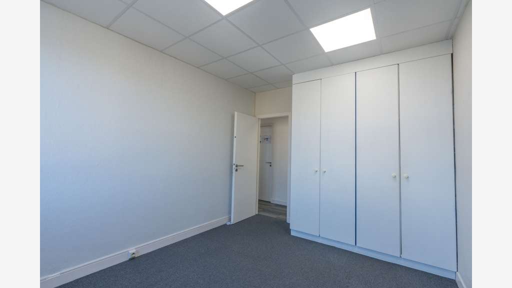 AV bureaux 100m² avec grenier aménageable Troyes
