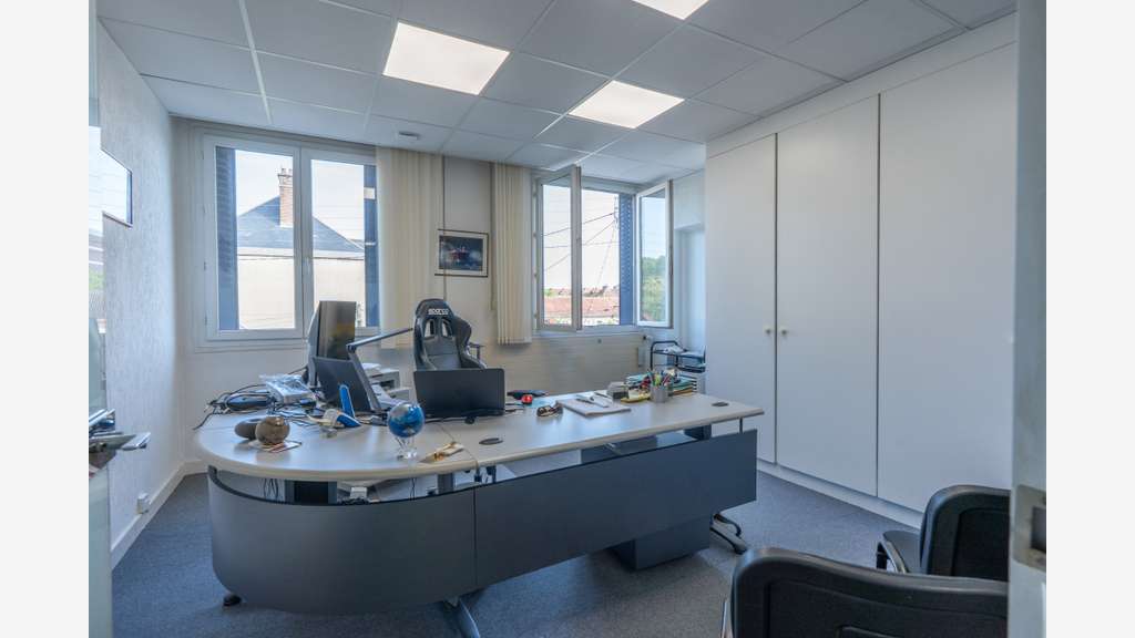AV bureaux 100m² avec grenier aménageable Troyes
