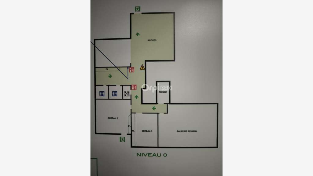 Vente bureaux parkings proche A20 à Ussac