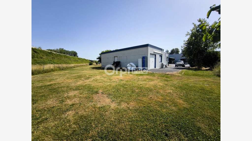 Vente bureaux parkings proche A20 à Ussac