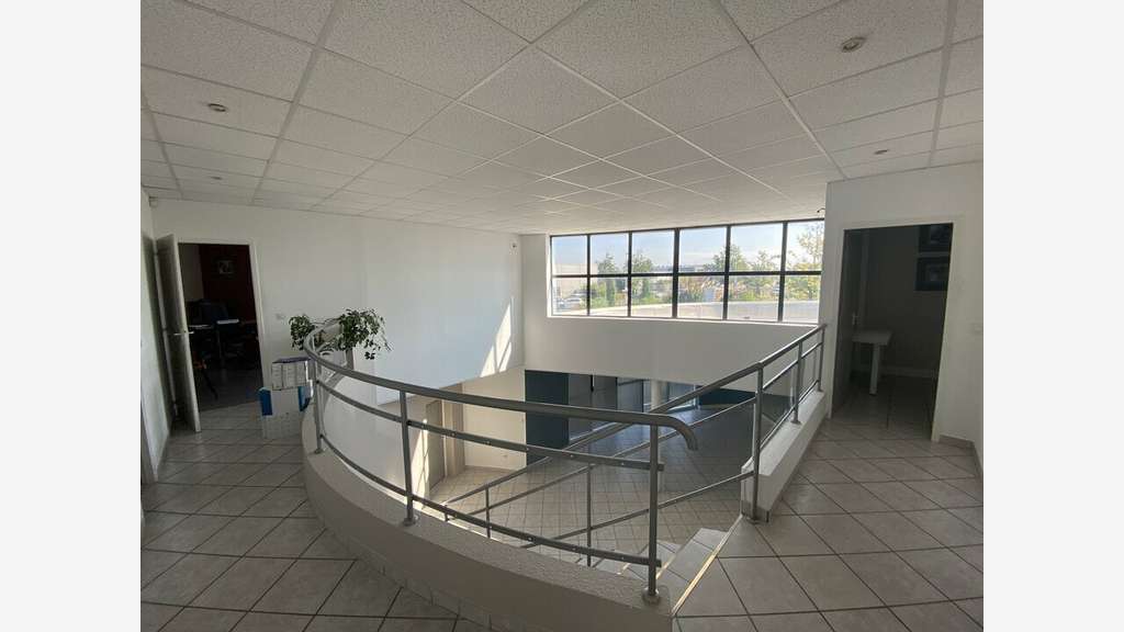 Bureaux/entrepôts 865m² à vendre ZA Mozart Valence