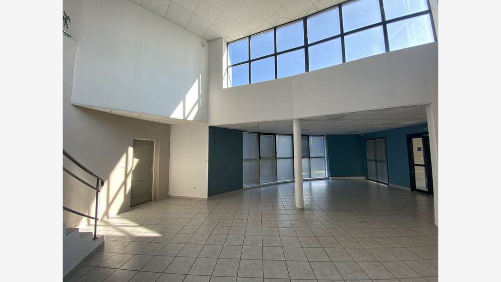 Bureaux/entrepôts 865m² à vendre ZA Mozart Valence