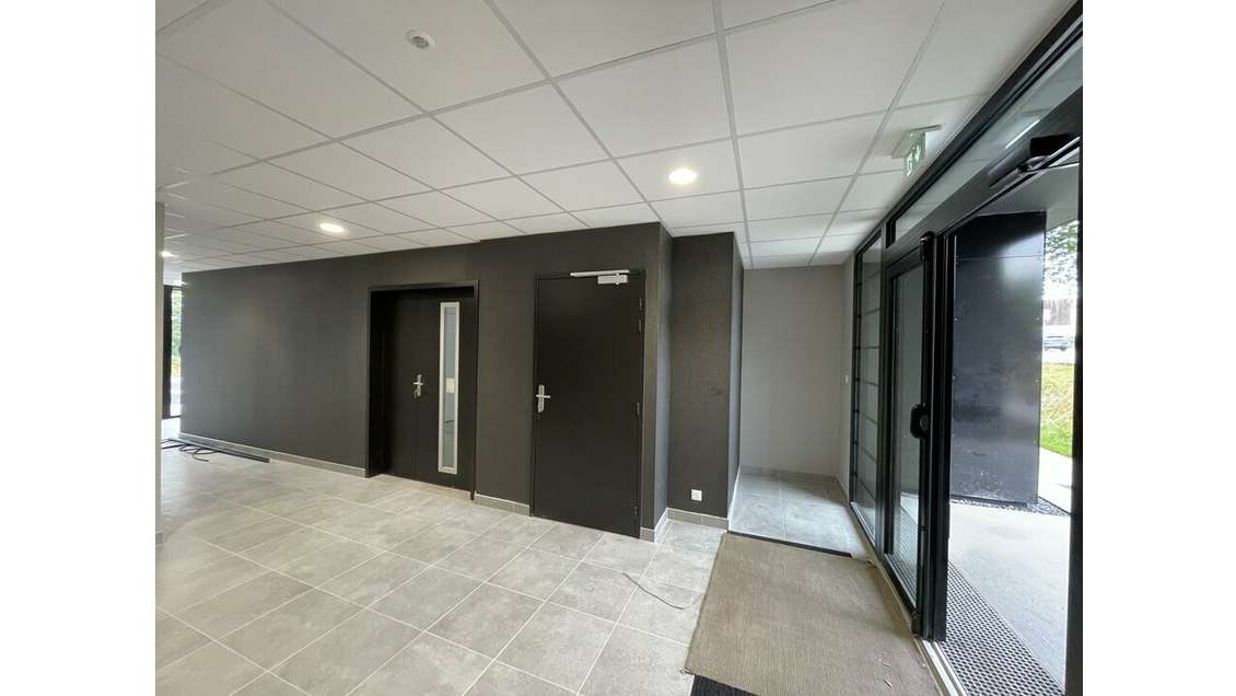 A VENDRE - BUREAUX NEUFS - VANNES