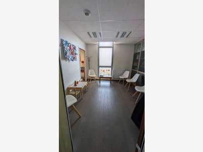 AV bureaux lumineux 43m² parking à Vannes Ouest