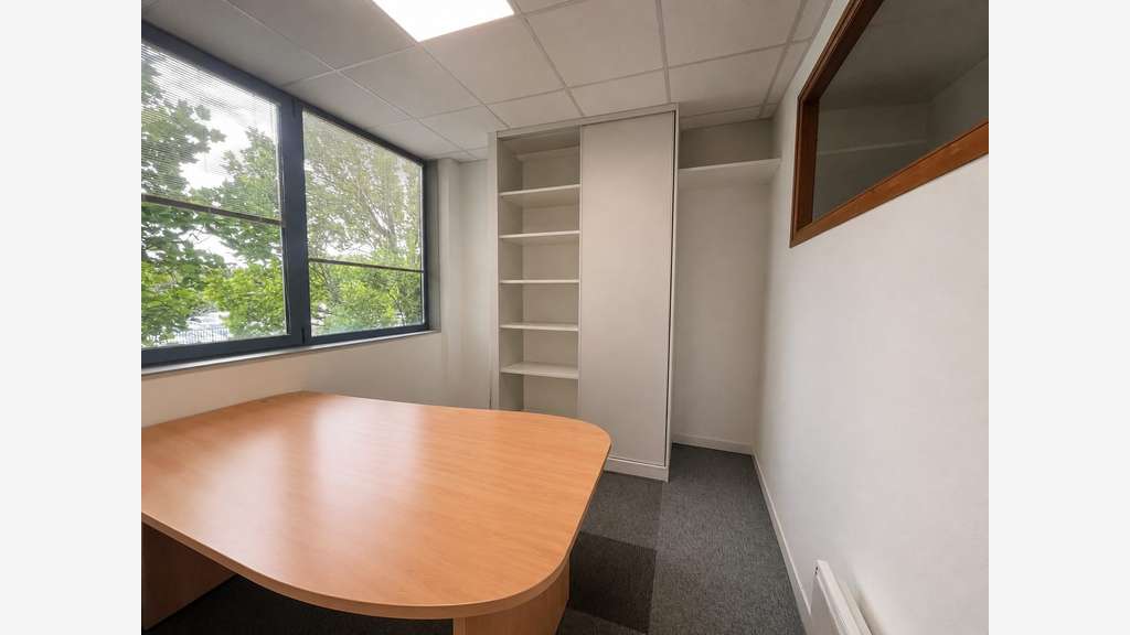 A vendre bureaux 320m² R+1 à Vannes Ouest