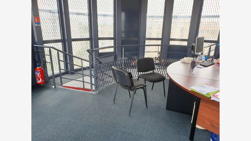Bureaux 340m2, rooftop, Le Stargate Vaulx en Velin