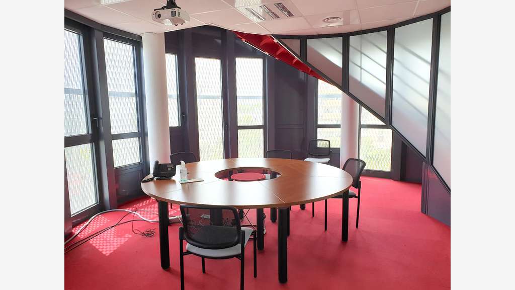 Bureaux 340m2, rooftop, Le Stargate Vaulx en Velin