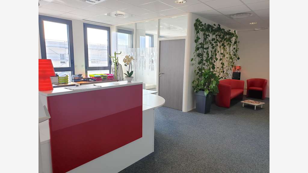 Bureaux 340m2, rooftop, Le Stargate Vaulx en Velin