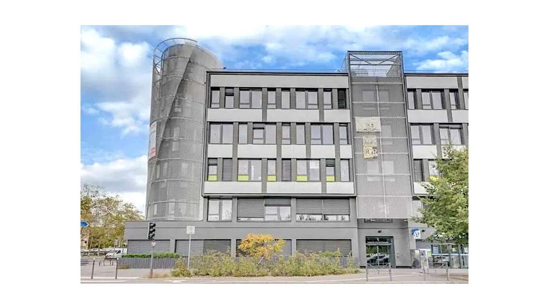 Bureaux 340m2, rooftop, Le Stargate Vaulx en Velin