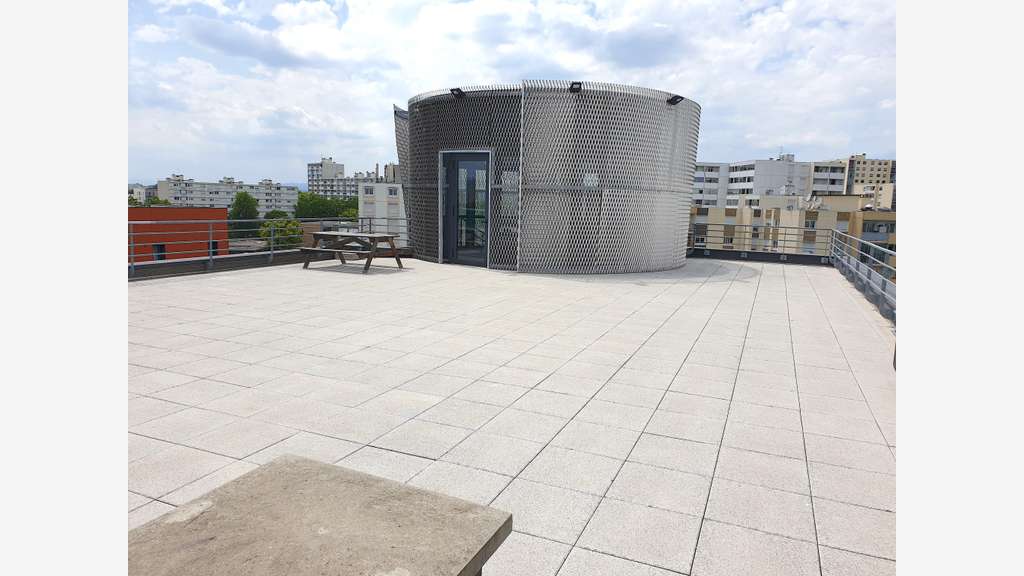 Bureaux 340m2, rooftop, Le Stargate Vaulx en Velin