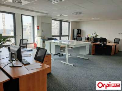 Bureaux 340m² à vendre à Vaulx-en-Velin